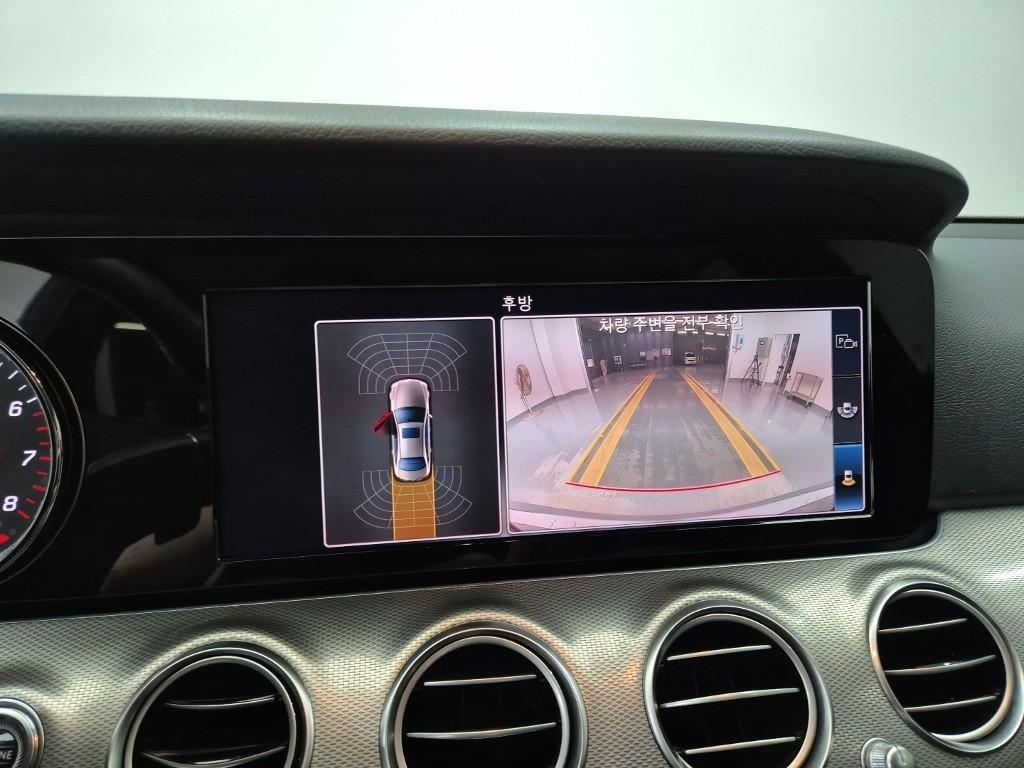 Mercedes Benz E class - Vista 11