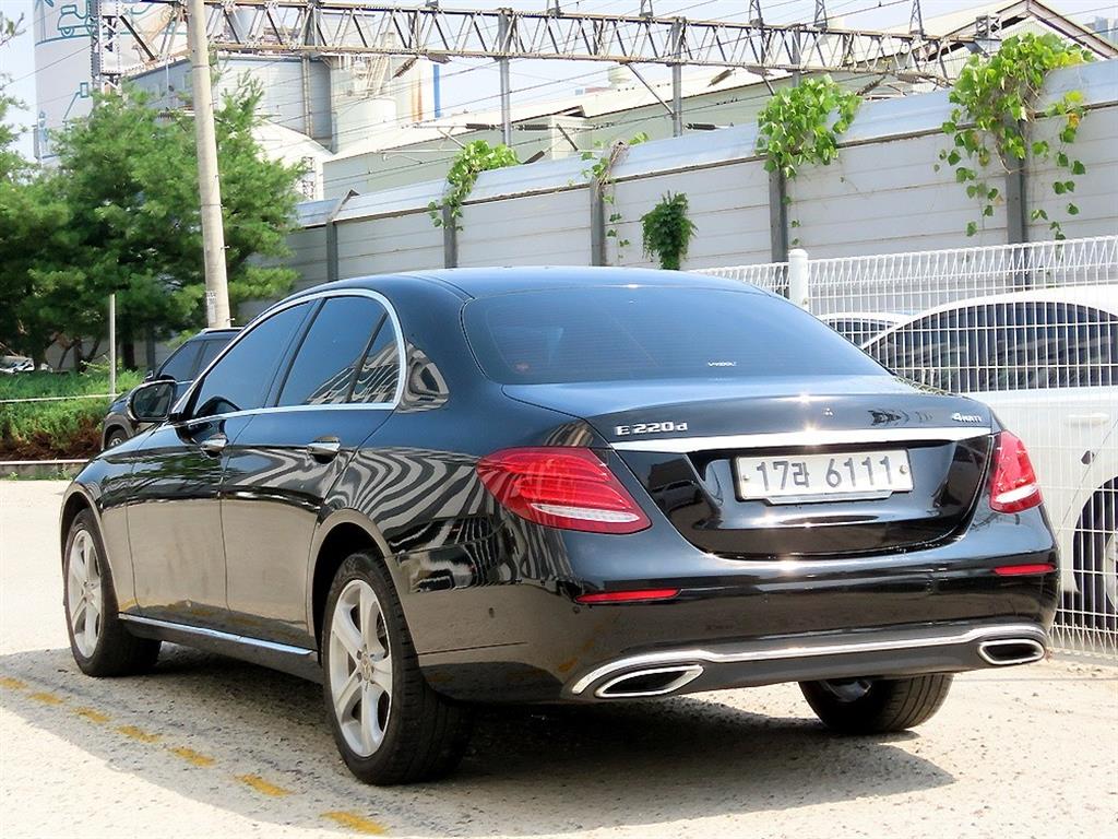 Mercedes Benz E class - Vista 3