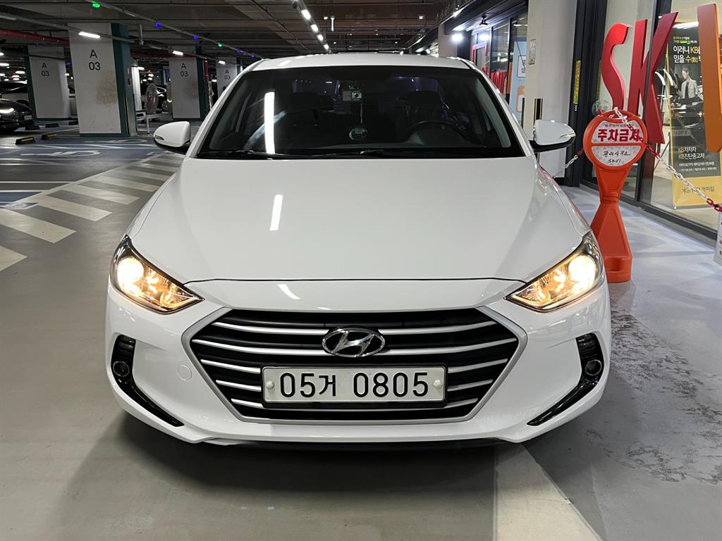HYUNDAI Avante - Vista 2