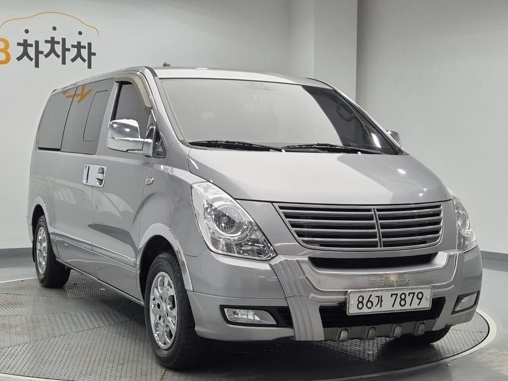 HYUNDAI Starex - Vista 6