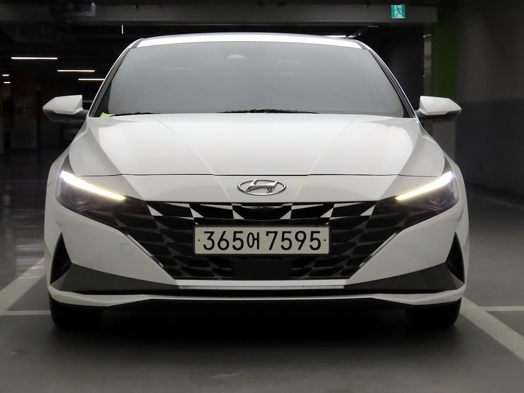 HYUNDAI Avante - Vista 2