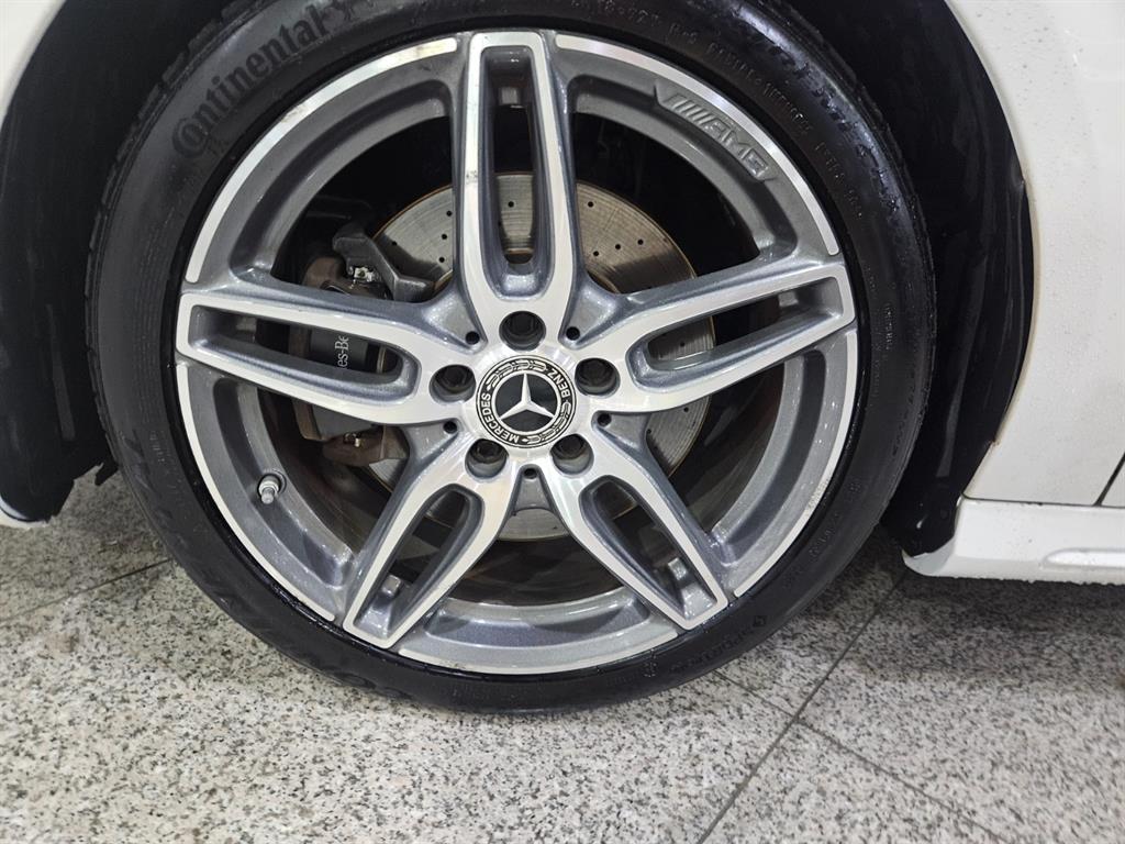 Mercedes Benz CLA Class - Vista 8