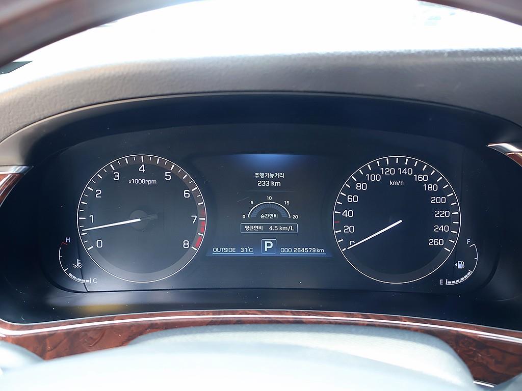 HYUNDAI Equus - Vista 8