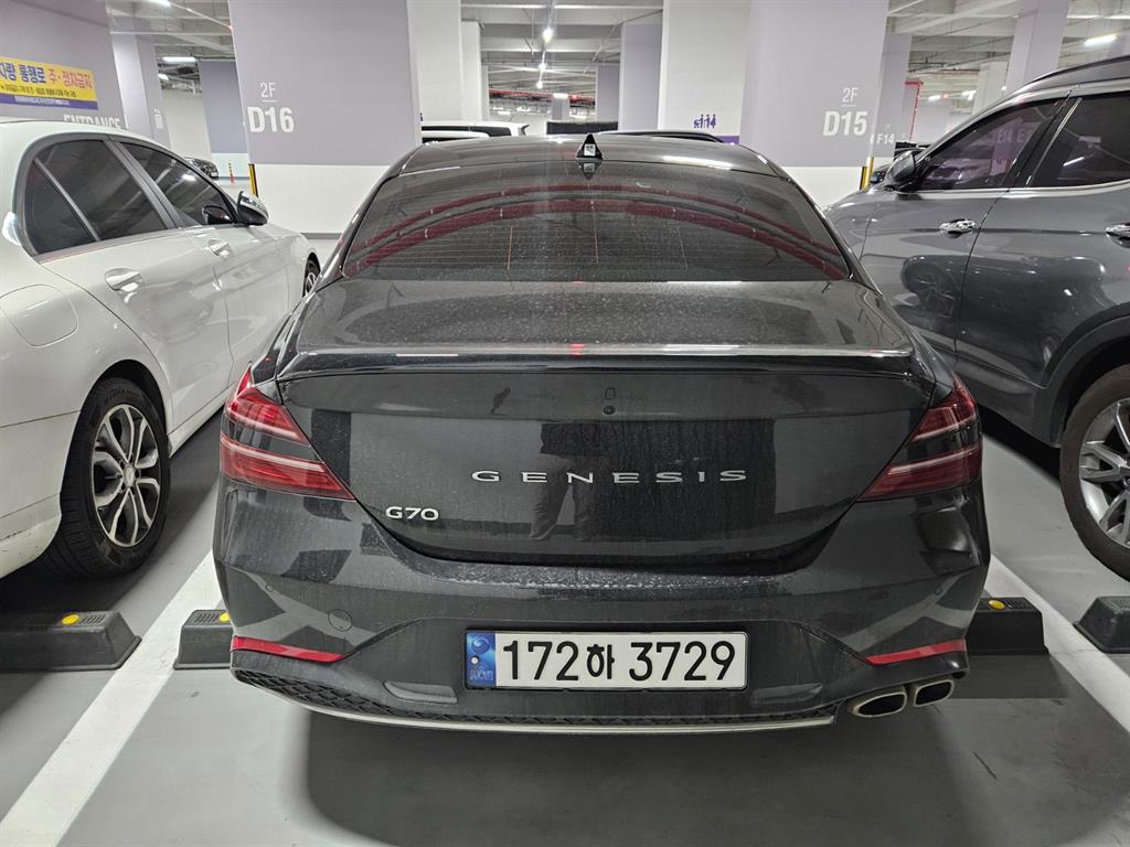 Genesis G70 - Vista 6
