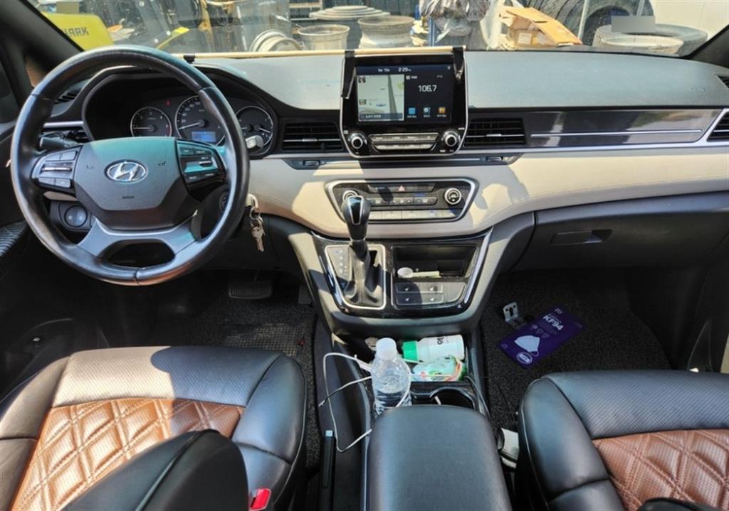 HYUNDAI Starex - Vista 6