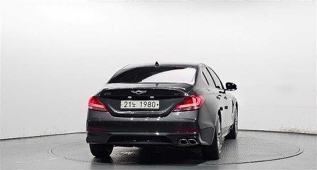 Genesis G70 - Vista 6