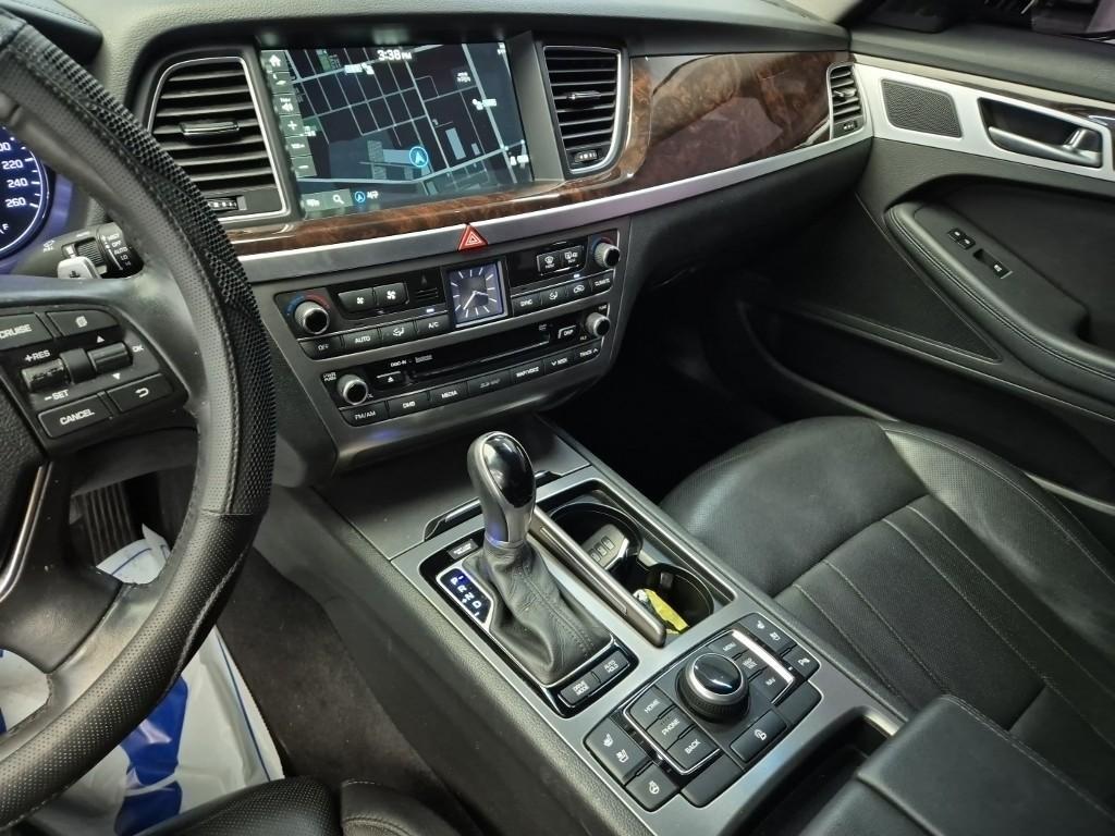 HYUNDAI Genesis - Vista 12