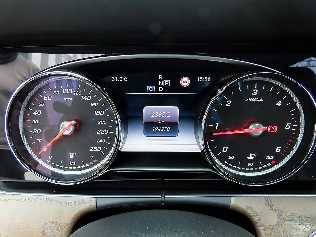 Mercedes Benz E class - Vista 11