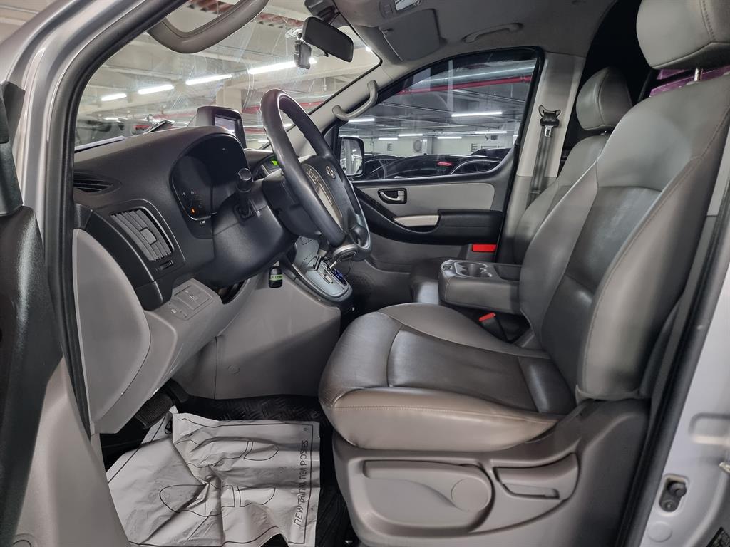 HYUNDAI Starex - Vista 7