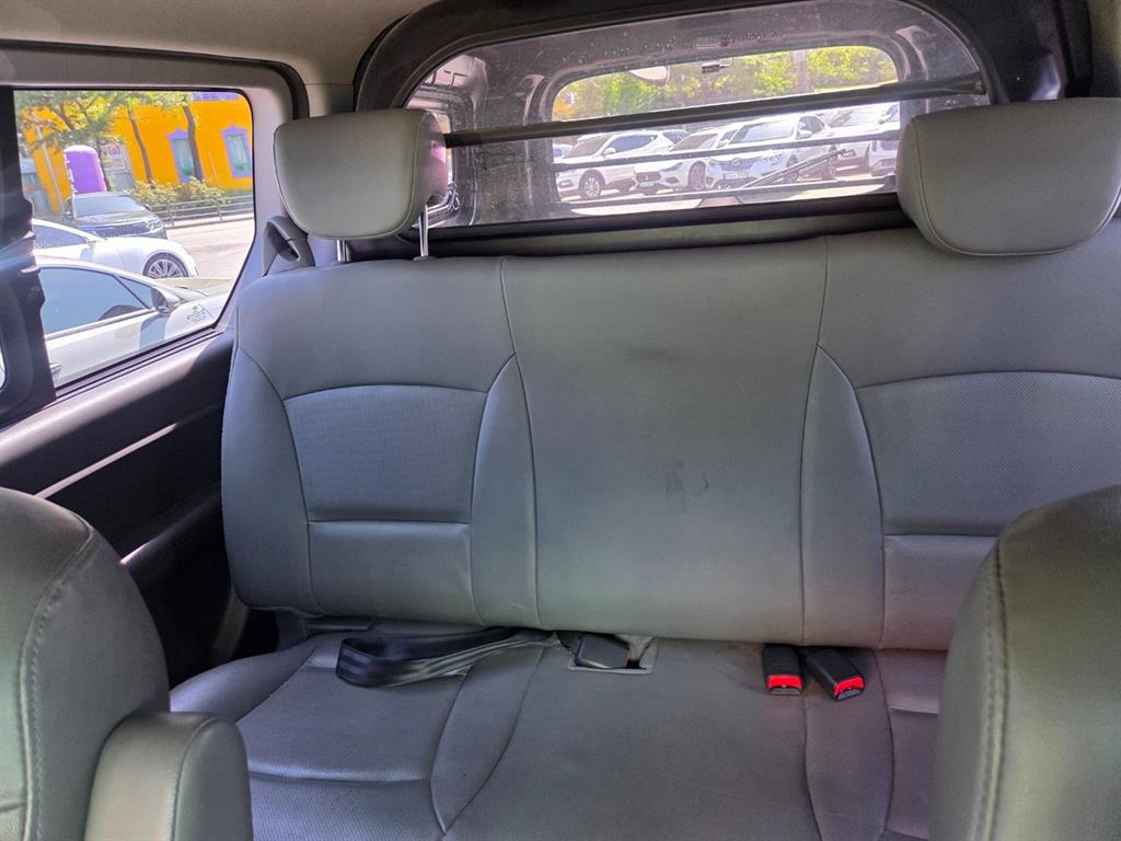 HYUNDAI Starex - Vista 12