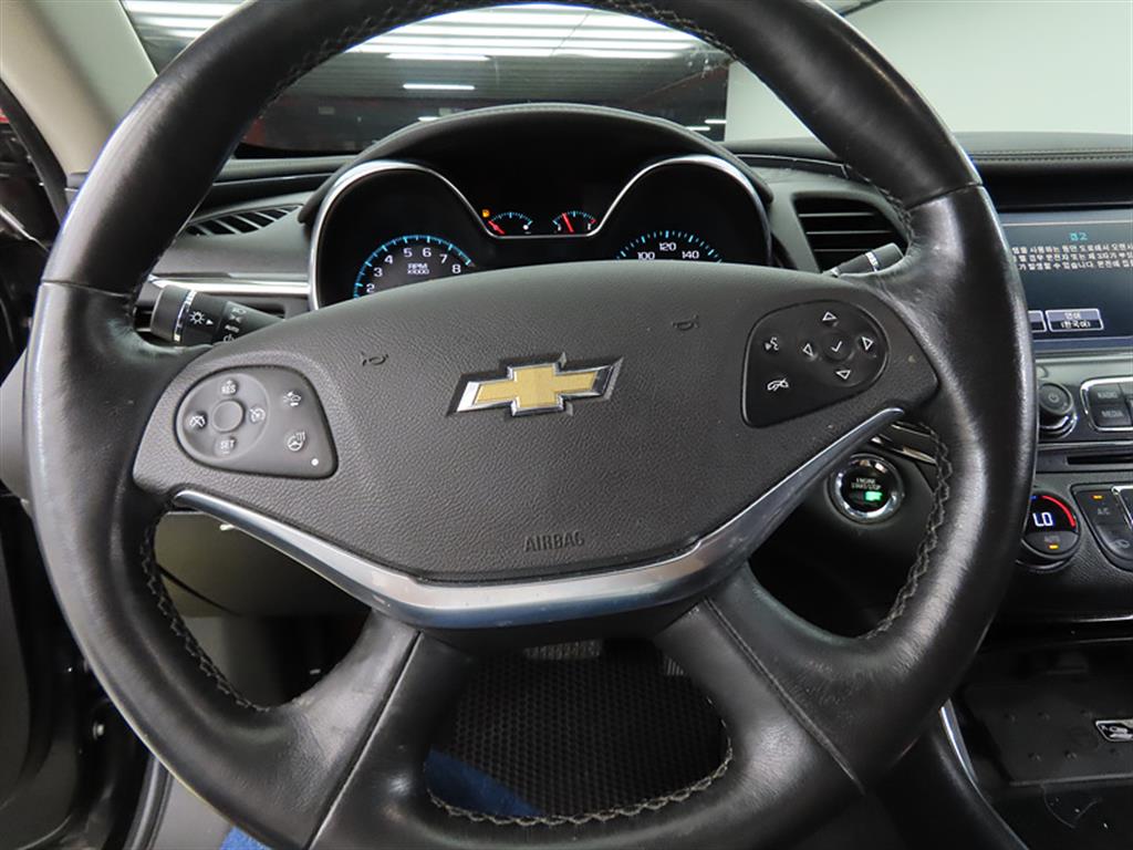 Chevrolet Impala - Vista 10