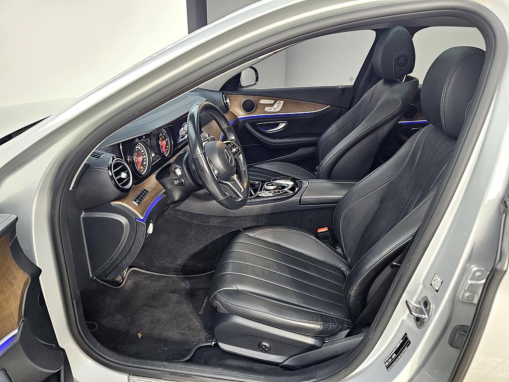 Mercedes Benz E class - Vista 10