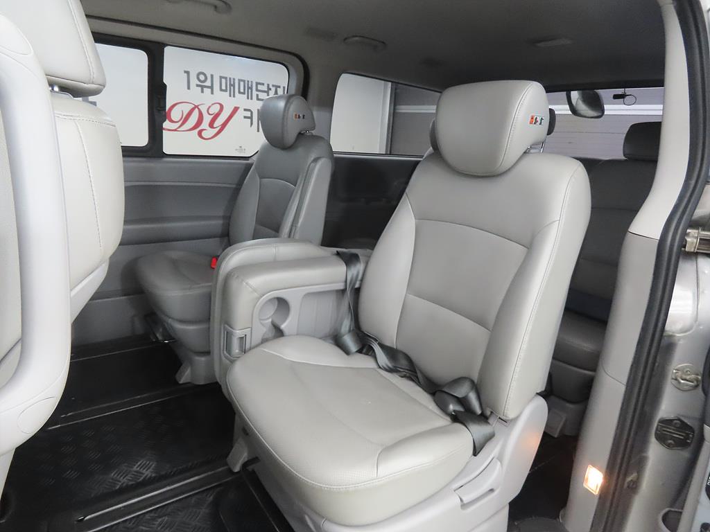 HYUNDAI Starex - Vista 9