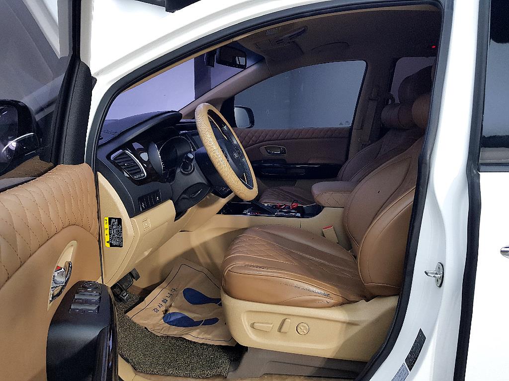 KIA Carnival - Vista 10