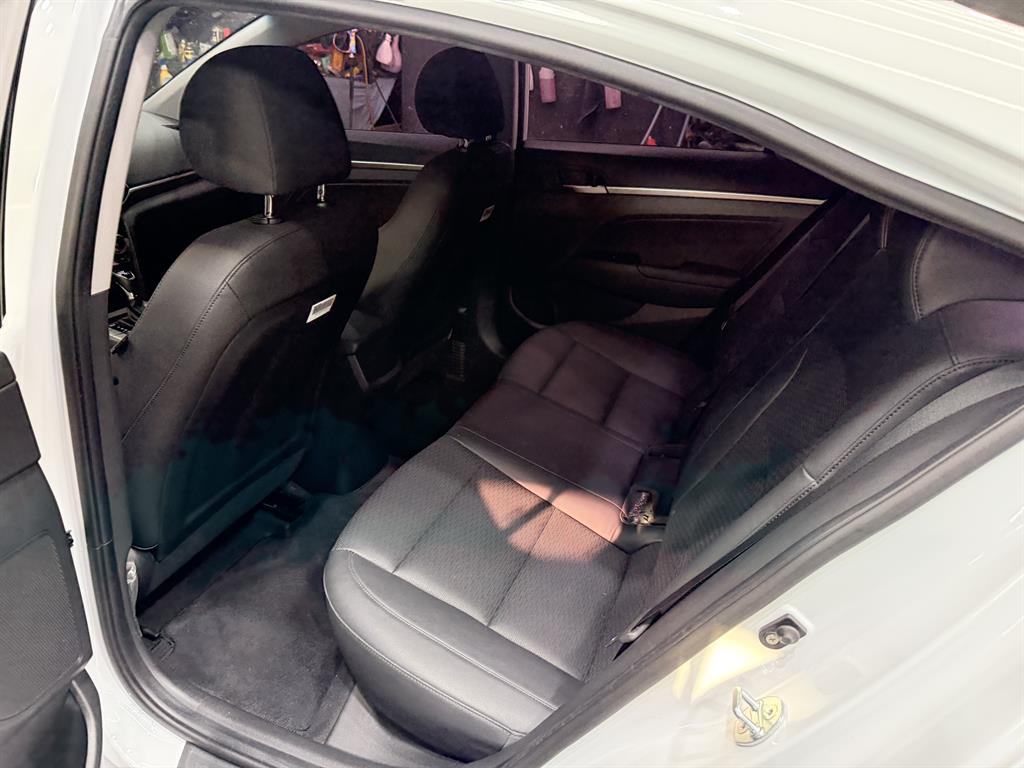 HYUNDAI Avante - Vista 10