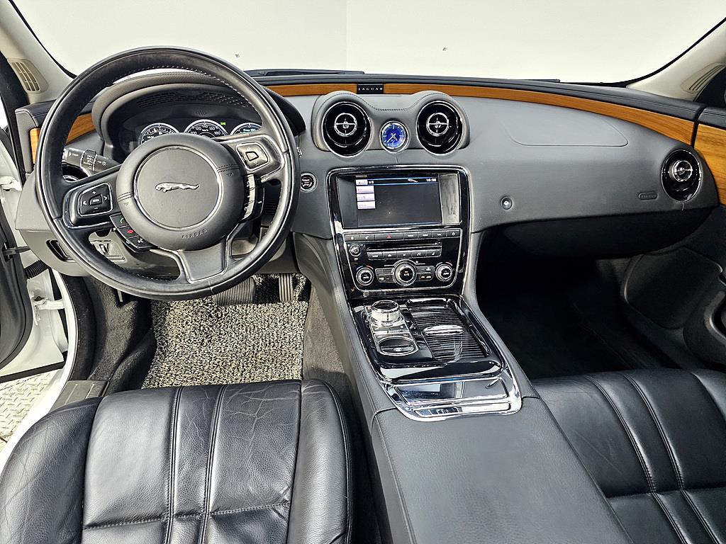 Jaguar XJ - Vista 7