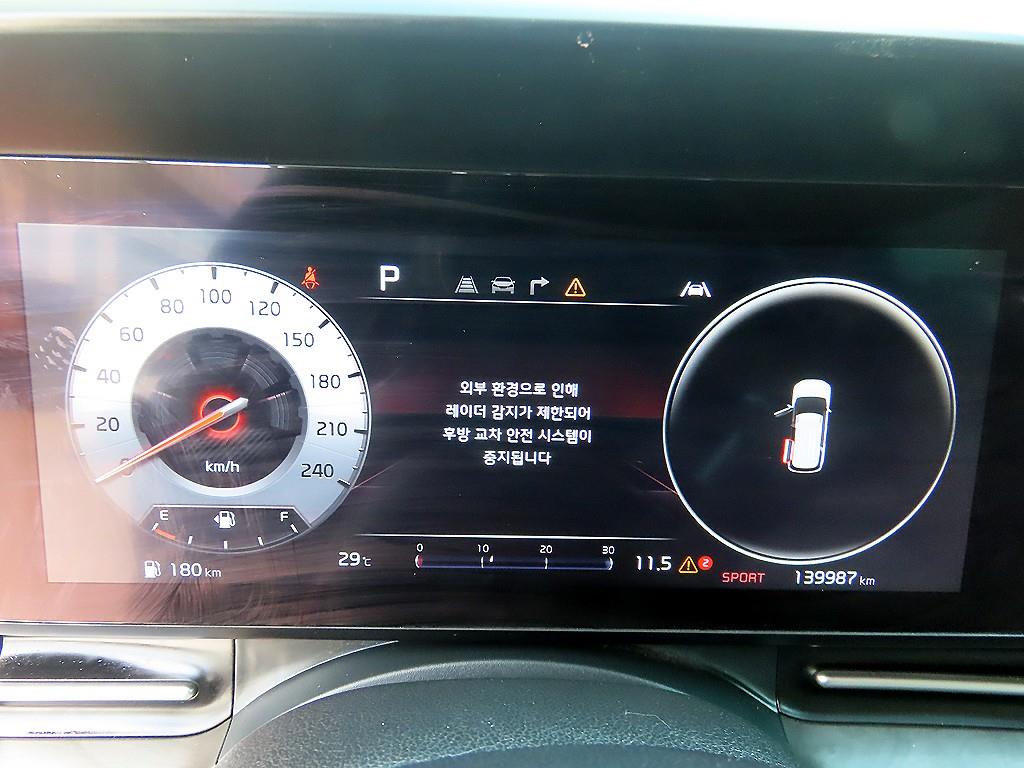 KIA Carnival - Vista 11