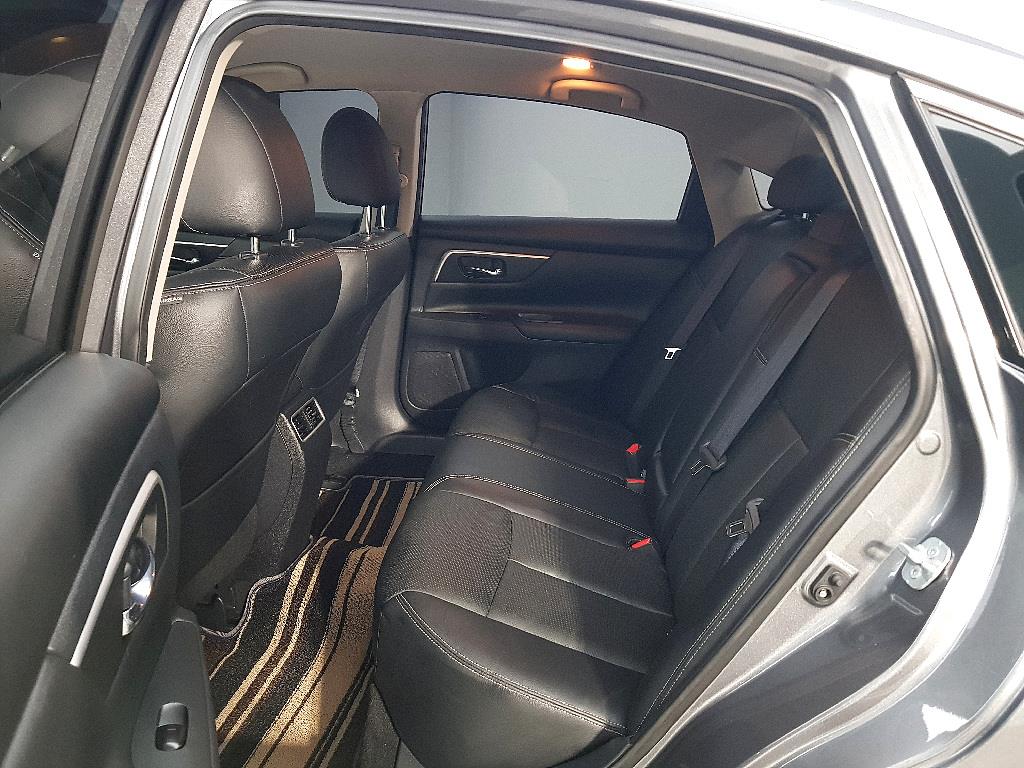 Nissan Altima - Vista 11