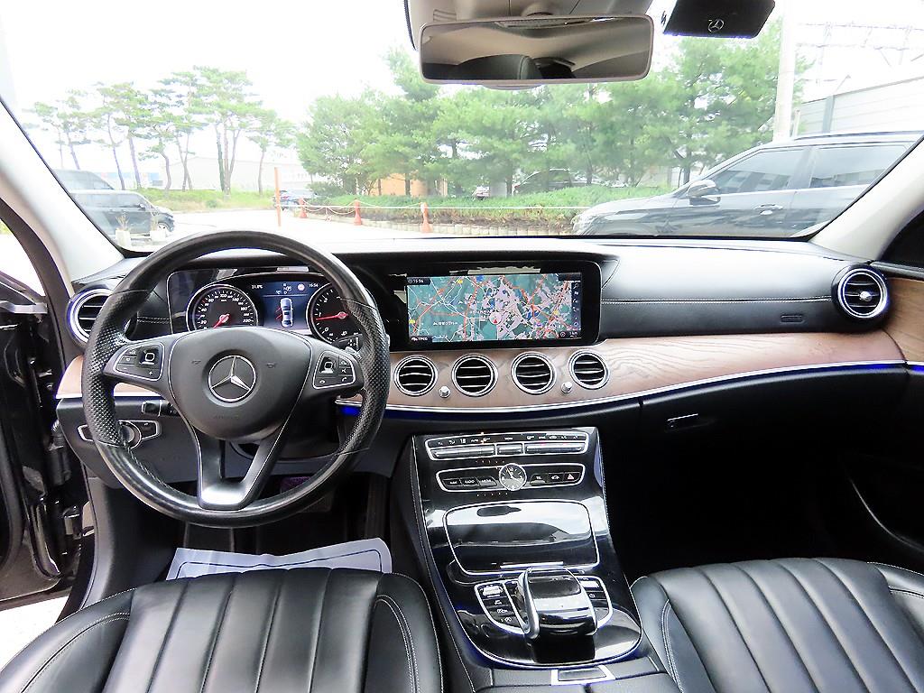 Mercedes Benz E class - Vista 9