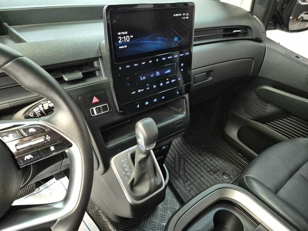 HYUNDAI Staria - Vista 12