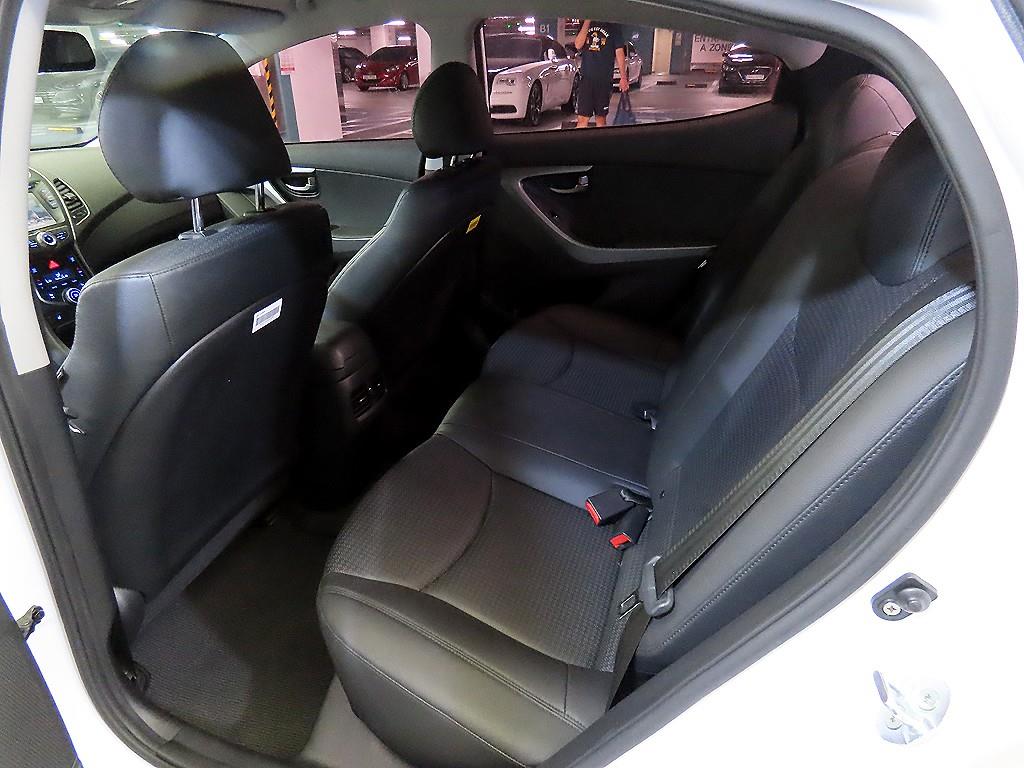 HYUNDAI Avante - Vista 9