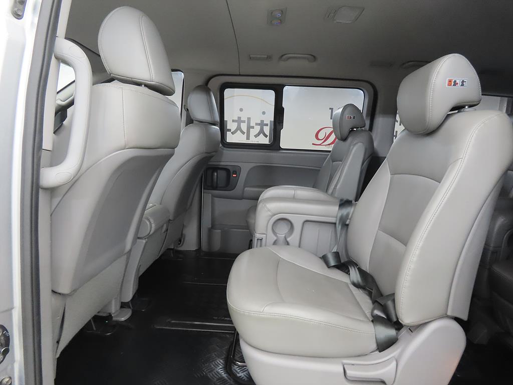 HYUNDAI Starex - Vista 8