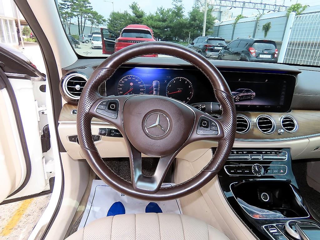 Mercedes Benz E class - Vista 10