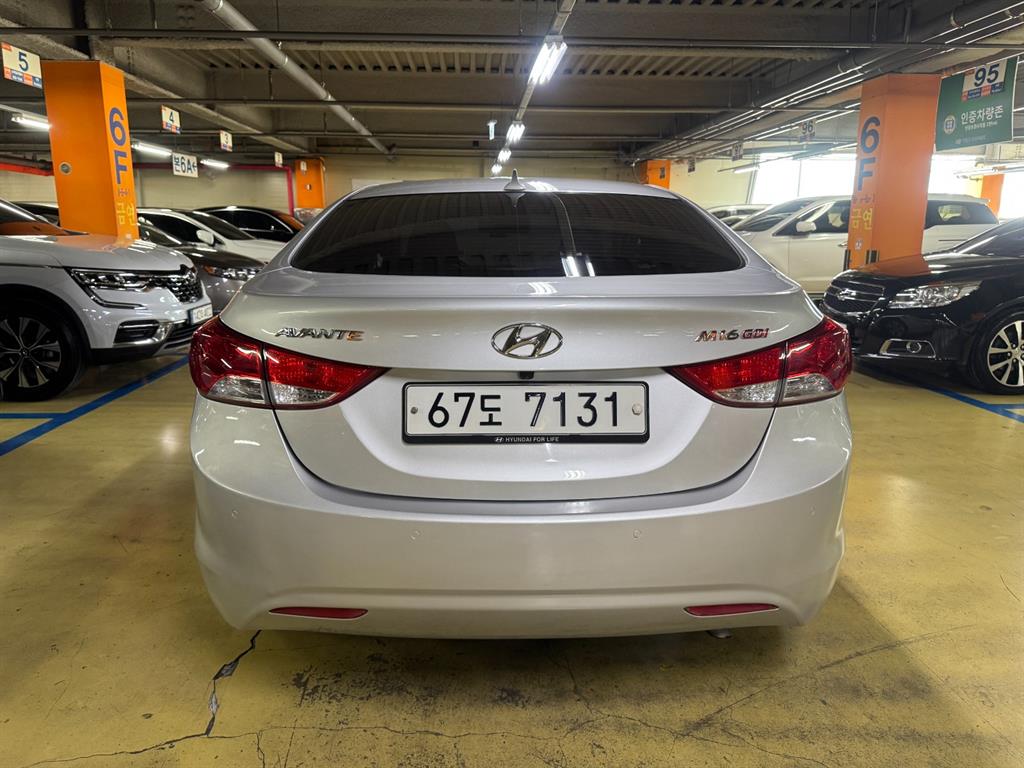 HYUNDAI Avante - Vista 6