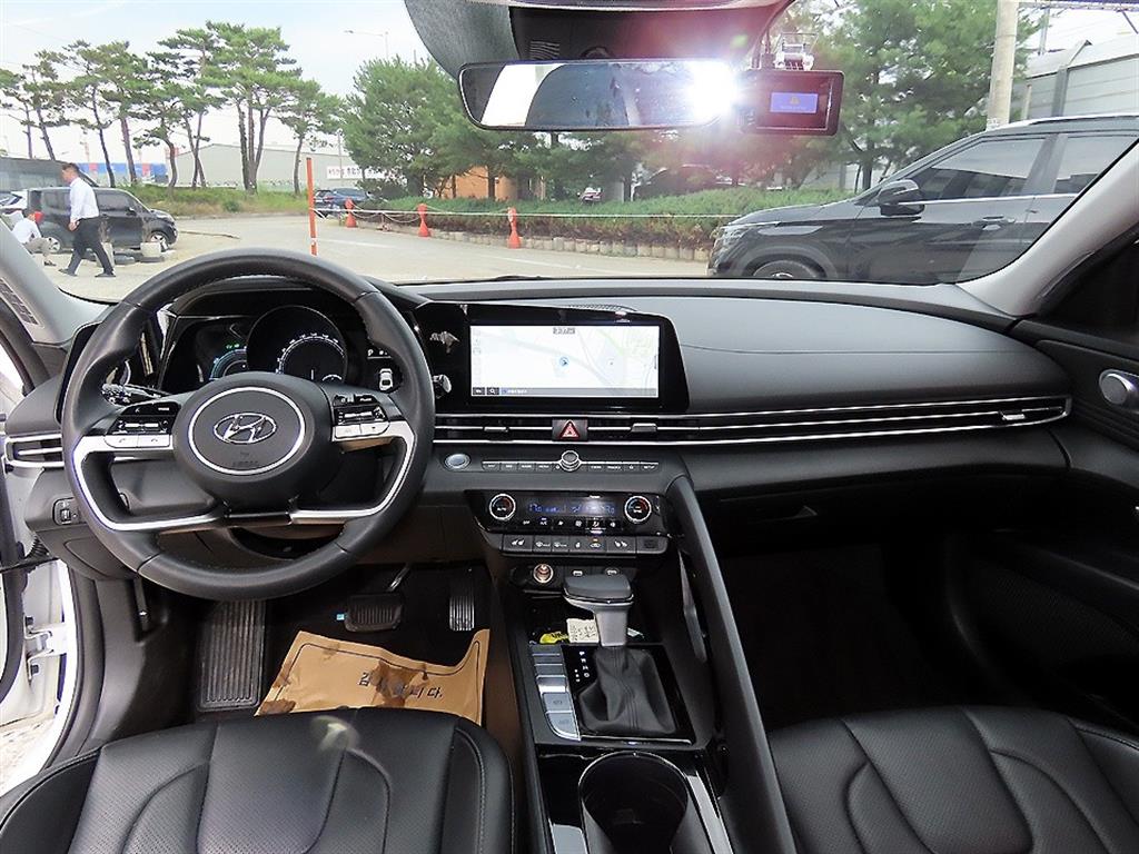 HYUNDAI Avante - Vista 9