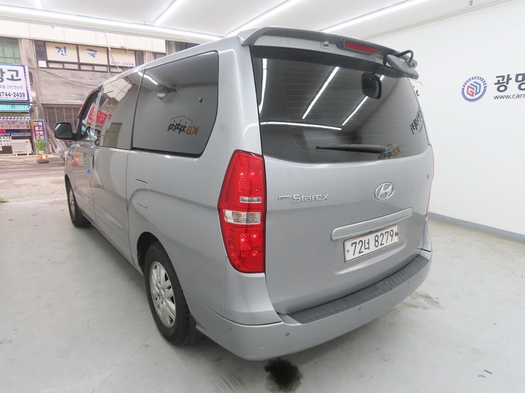 HYUNDAI Starex - Vista 6