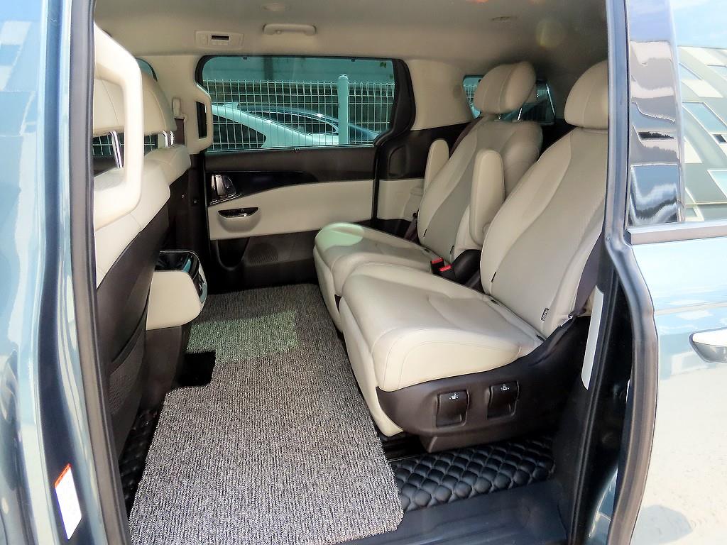 KIA Carnival - Vista 8