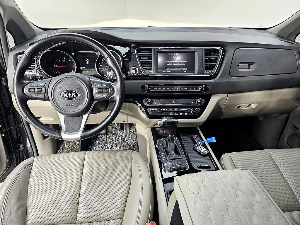 KIA Carnival - Vista 7