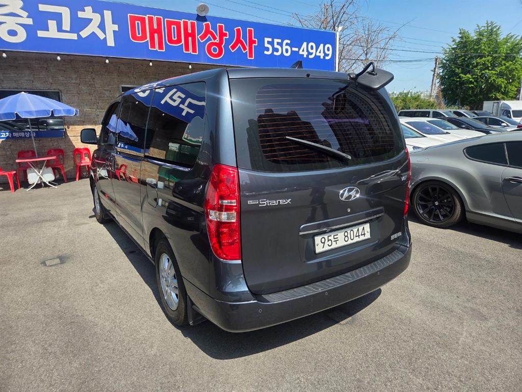 HYUNDAI Starex - Vista 6