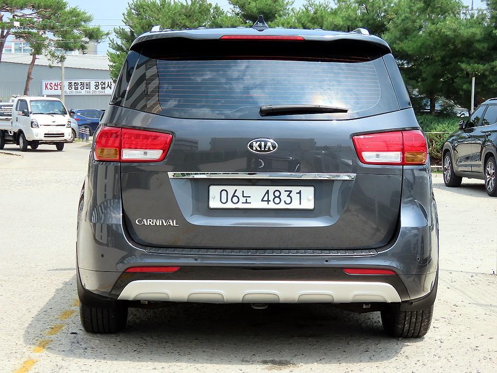 KIA Carnival - Vista 6