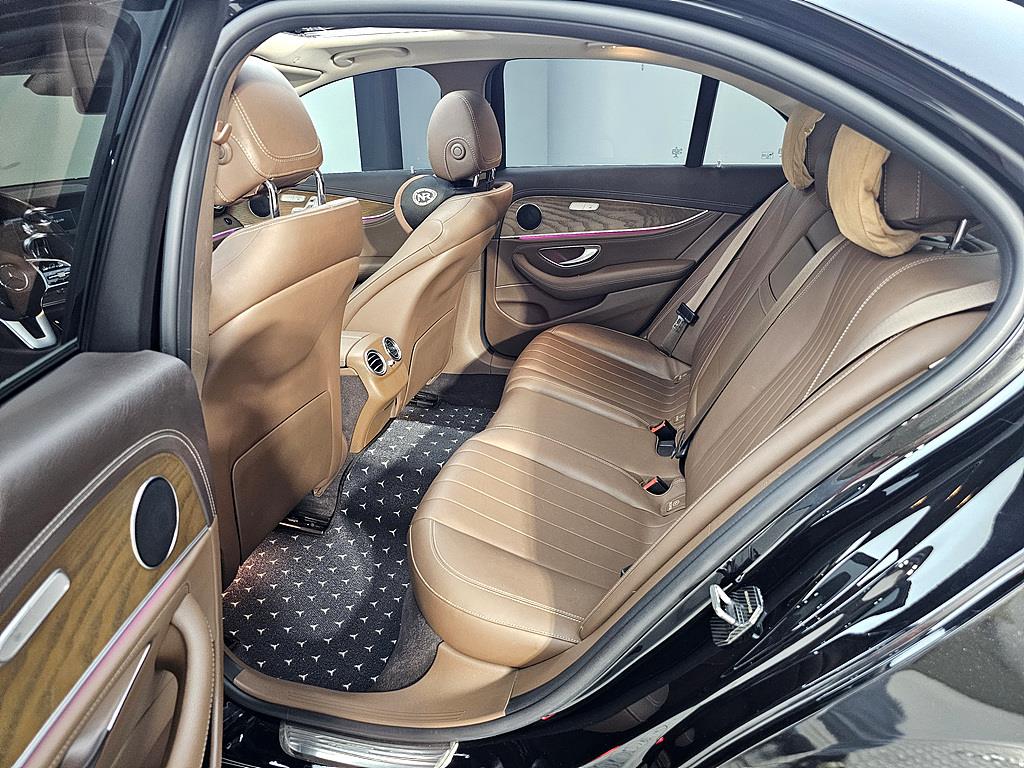 Mercedes Benz E class - Vista 11