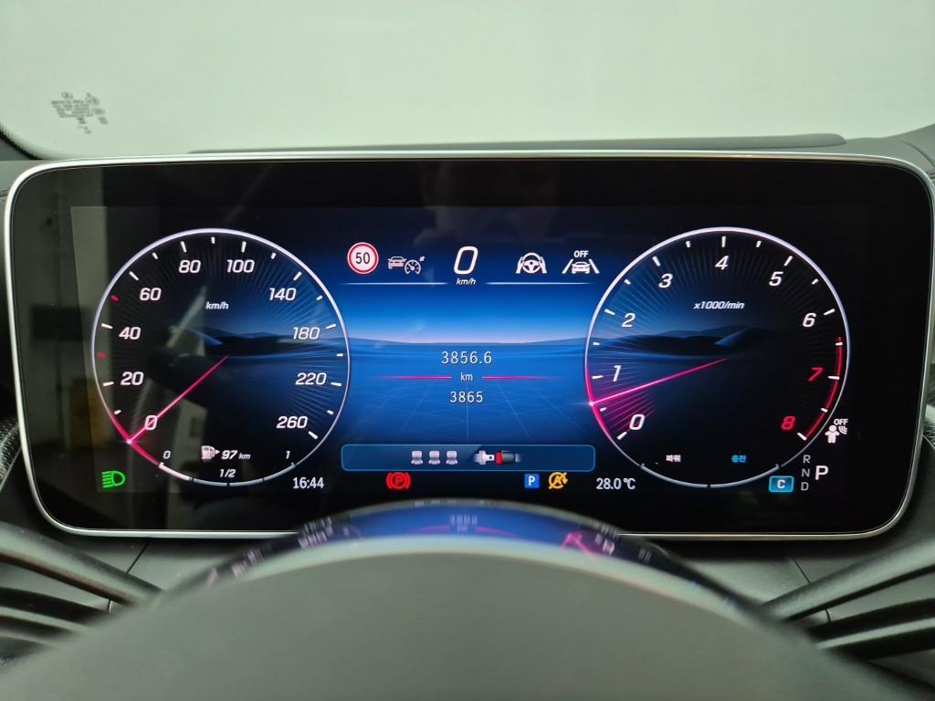 Mercedes Benz GLC Class - Vista 9