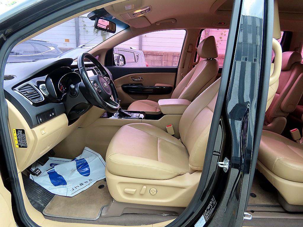 KIA Carnival - Vista 7