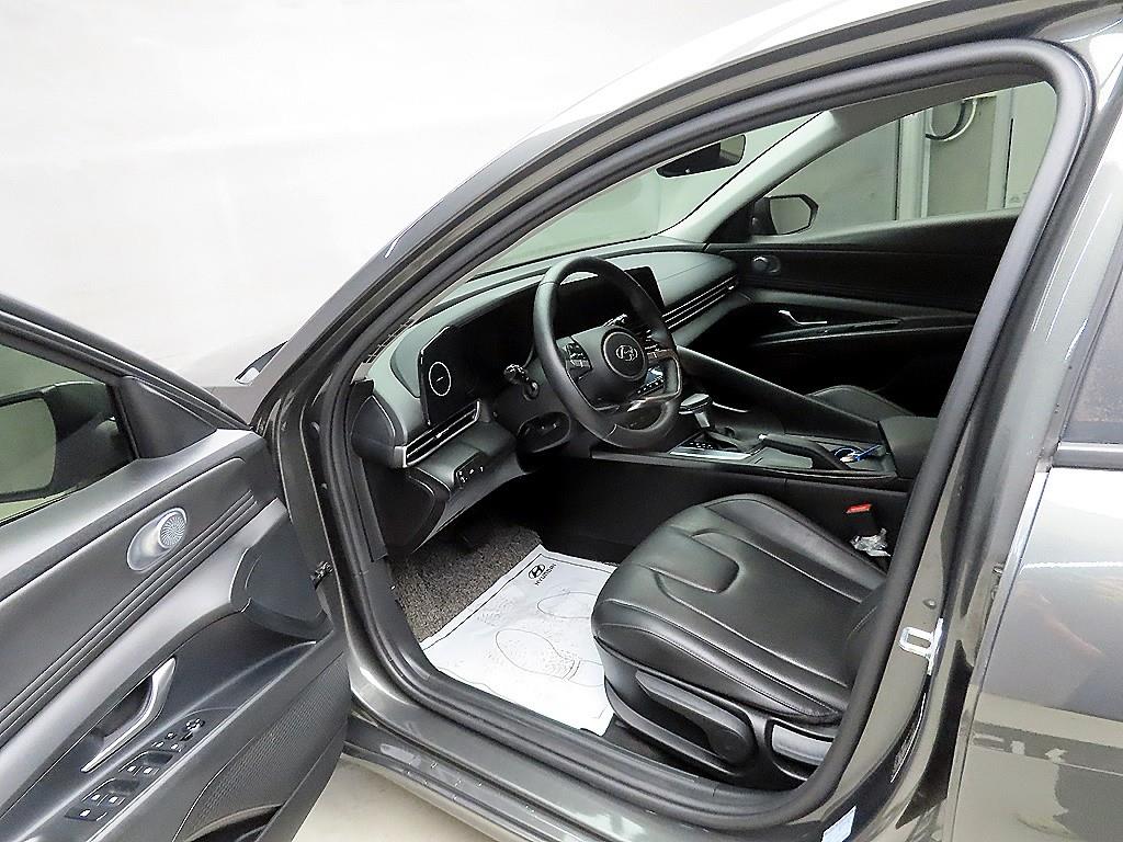 HYUNDAI Avante - Vista 7