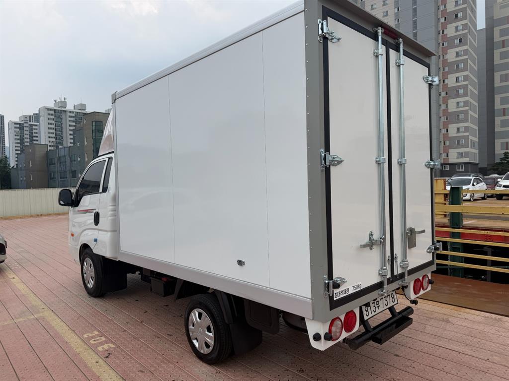 Small Truck Cargo (small) - Vista 2