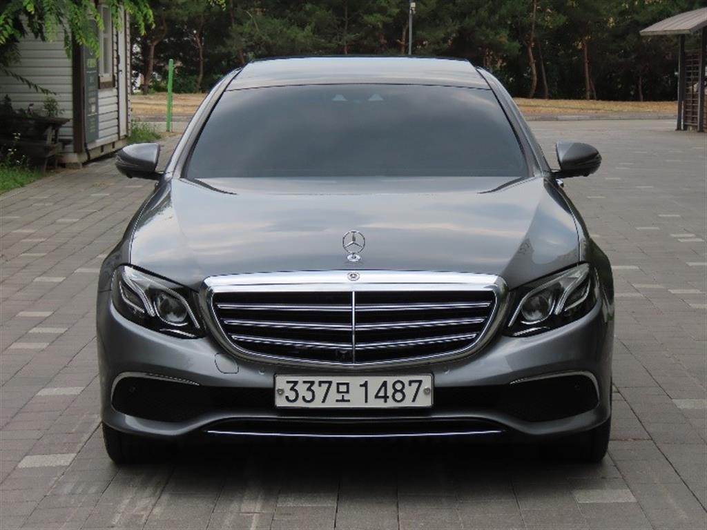 Mercedes Benz E class 2019 Gris - Importación desde Corea - HF Imports Iquique - Foto 1