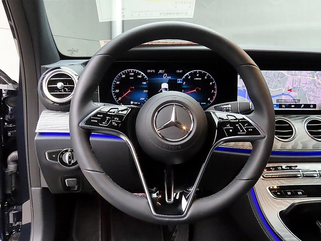 Mercedes Benz E class - Vista 11