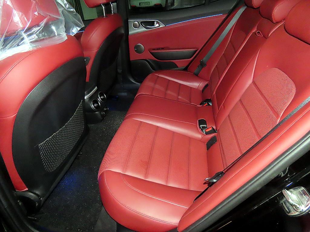 KIA Stinger - Vista 7