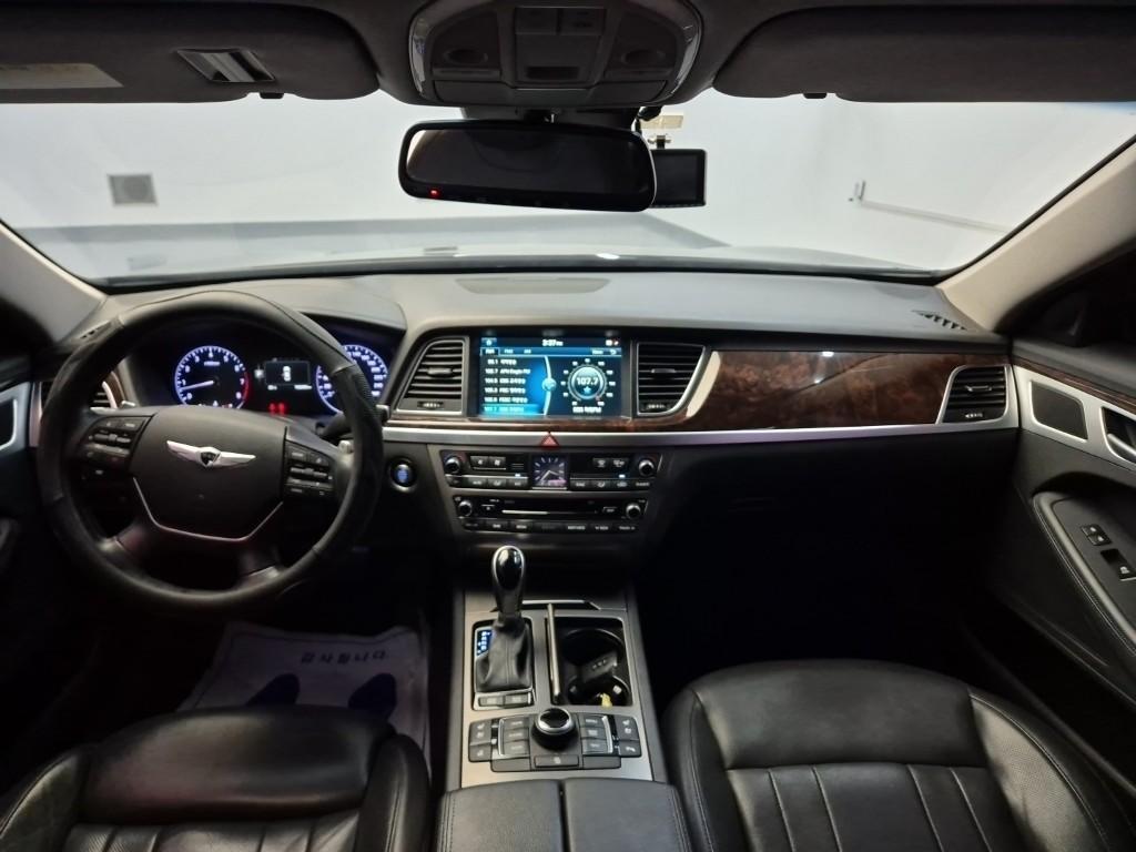 HYUNDAI Genesis - Vista 9
