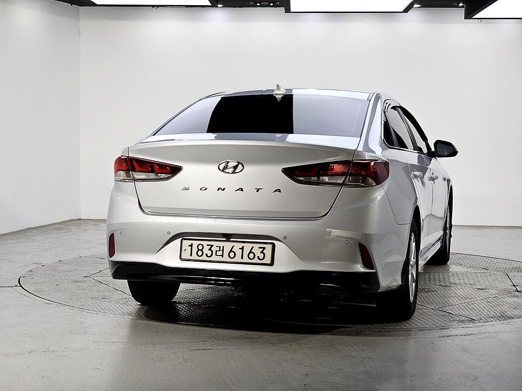 HYUNDAI Sonata - Vista 3