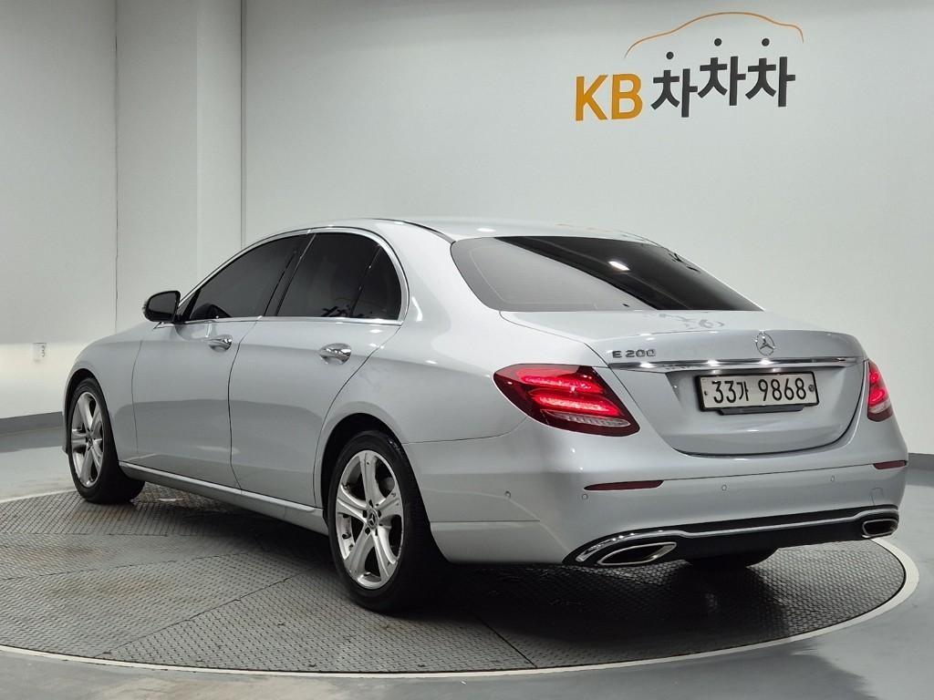 Mercedes Benz E class - Vista 6