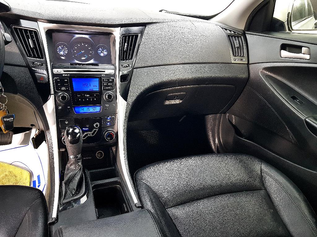 HYUNDAI Sonata - Vista 12