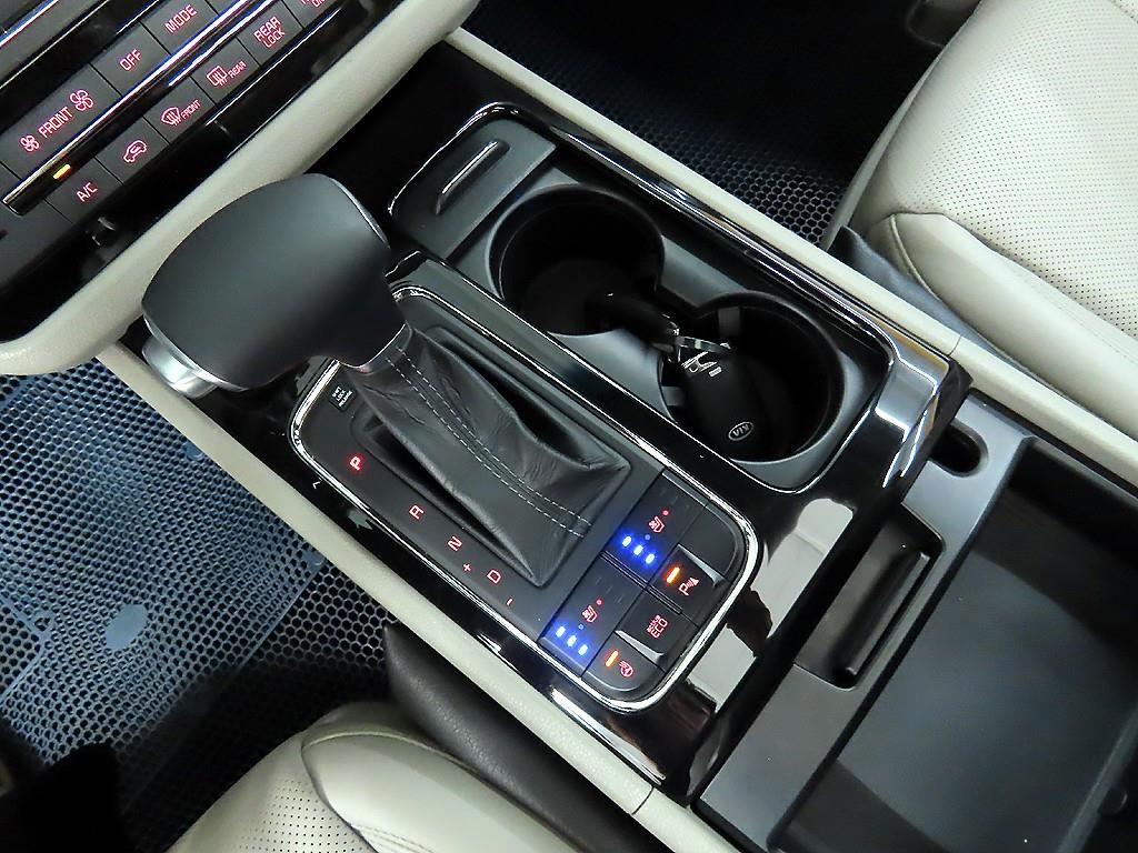 KIA Carnival - Vista 12