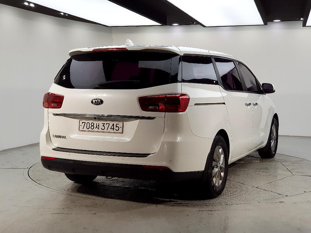 KIA Carnival - Vista 6