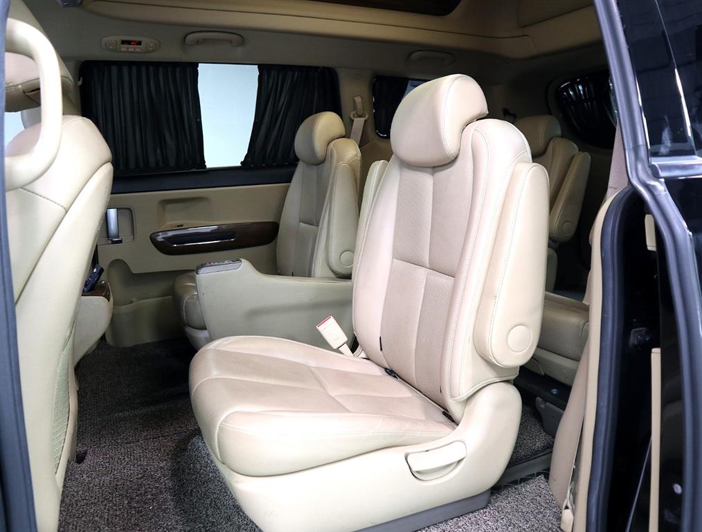 KIA Carnival - Vista 11
