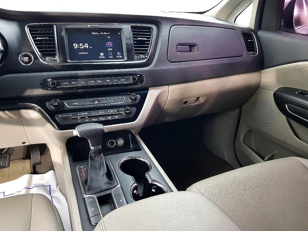 KIA Carnival - Vista 12